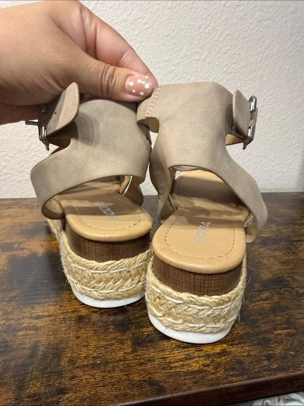 Soda Topic platform espadrille sandals Taupe size 8